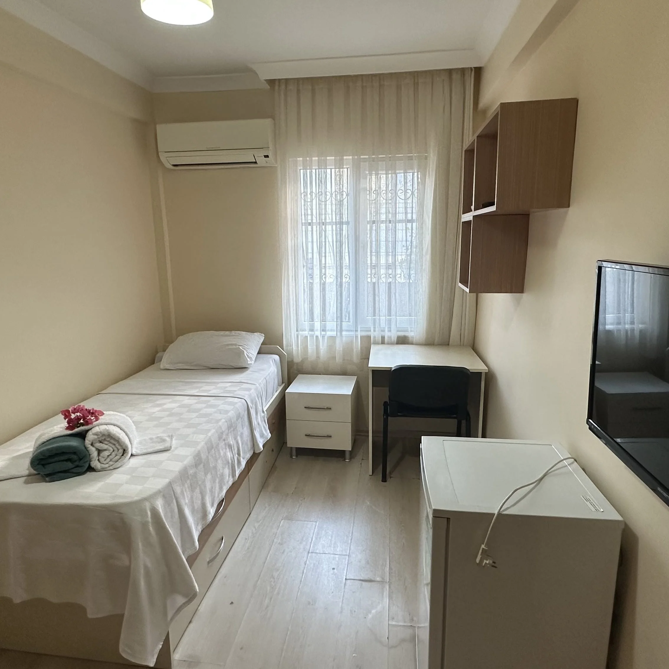 Ata Erkek Öğrenci Apart Tek Kişilik Odalar